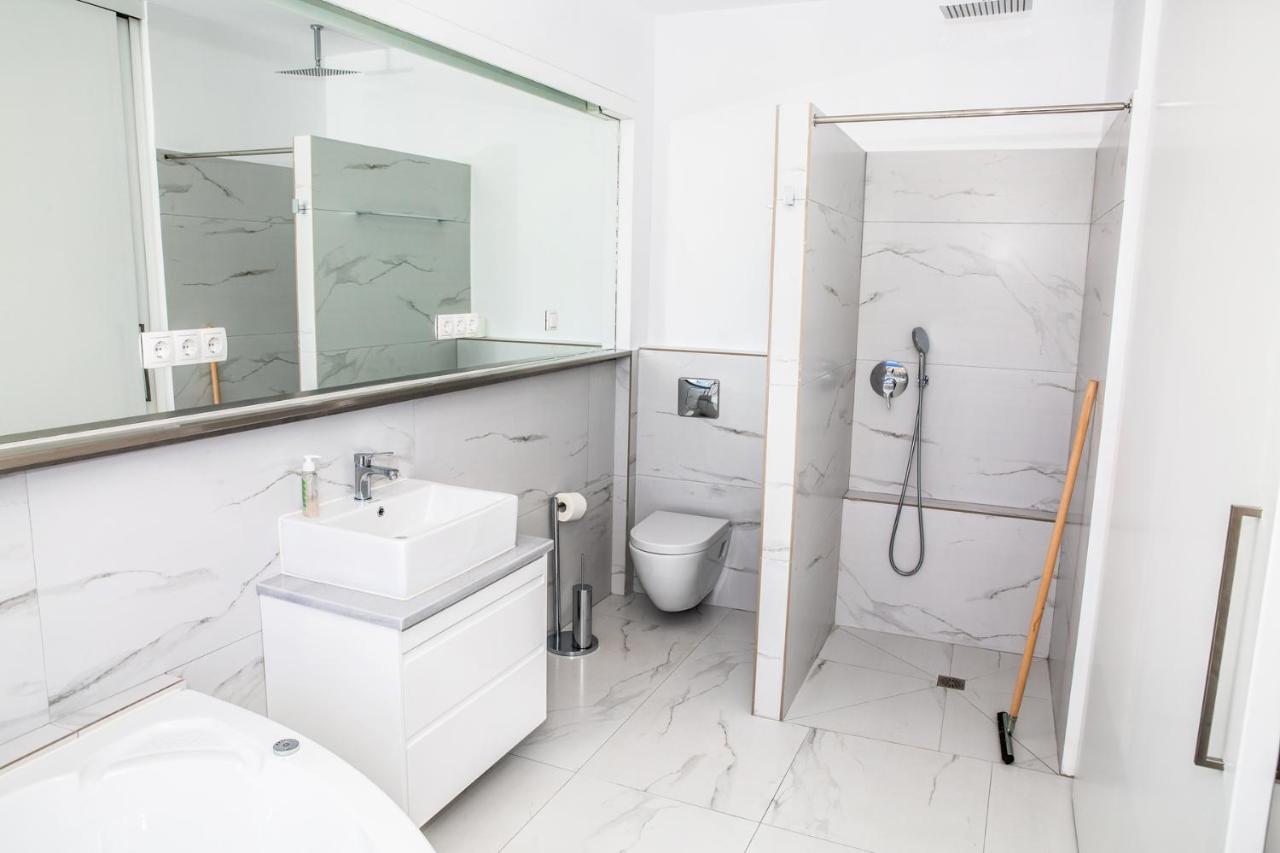 Komfort City Apartment "Elias" Mit Meerblick In Lavrio Bagian luar foto