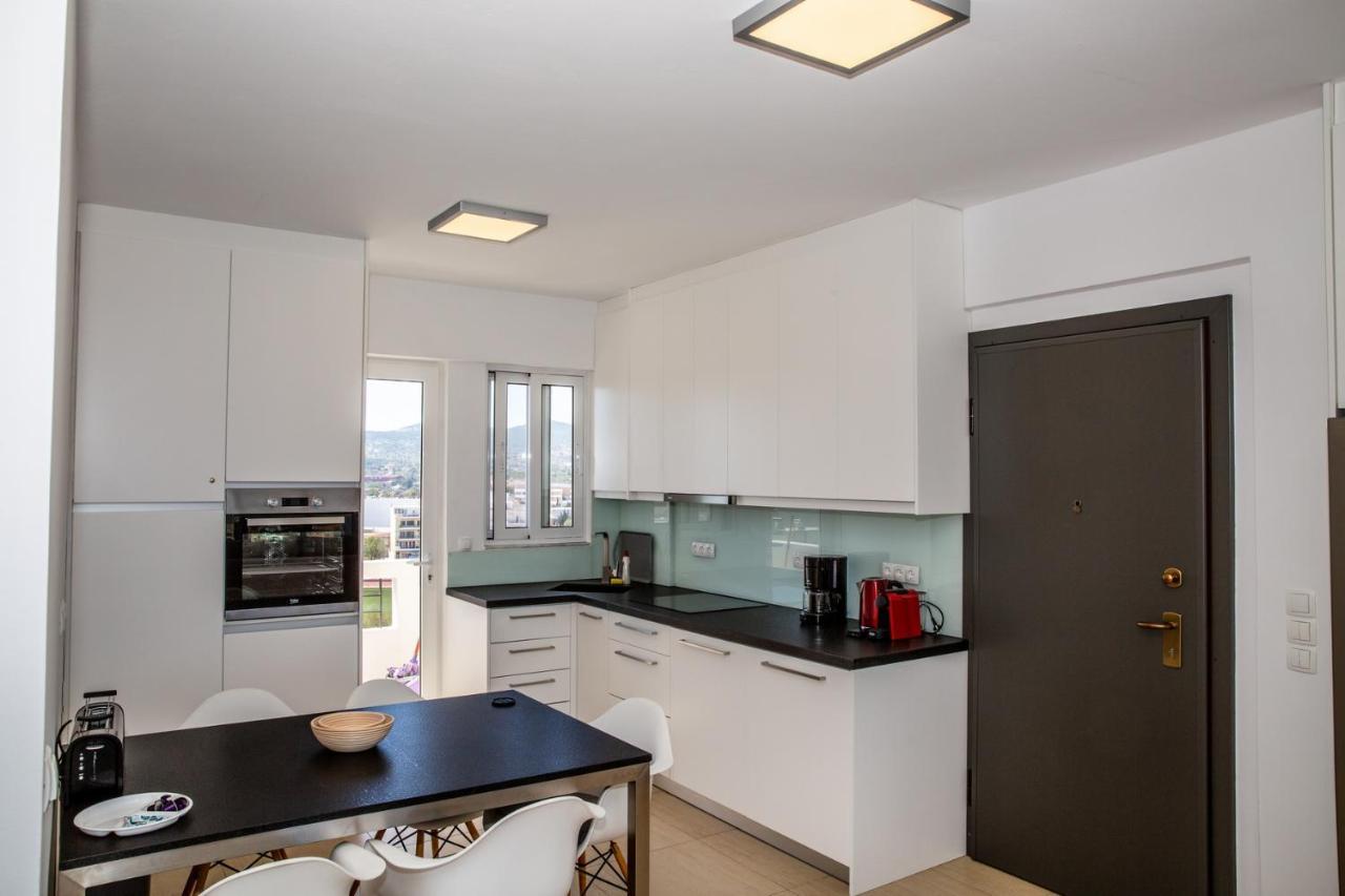 Komfort City Apartment "Elias" Mit Meerblick In Lavrio Bagian luar foto